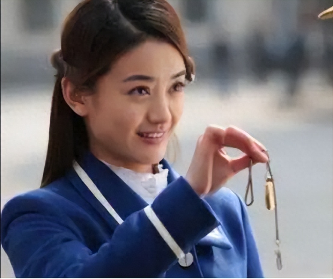 37岁朱杰素颜现身医院状态佳，低调人生 演技之外的生活哲学